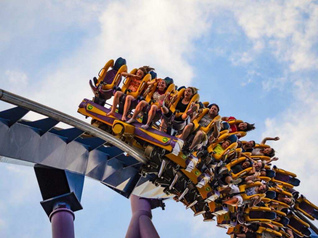 six-flags-reaffirms-outlook-as-attendance-strengthens-and-season-pass-sales-accelerate