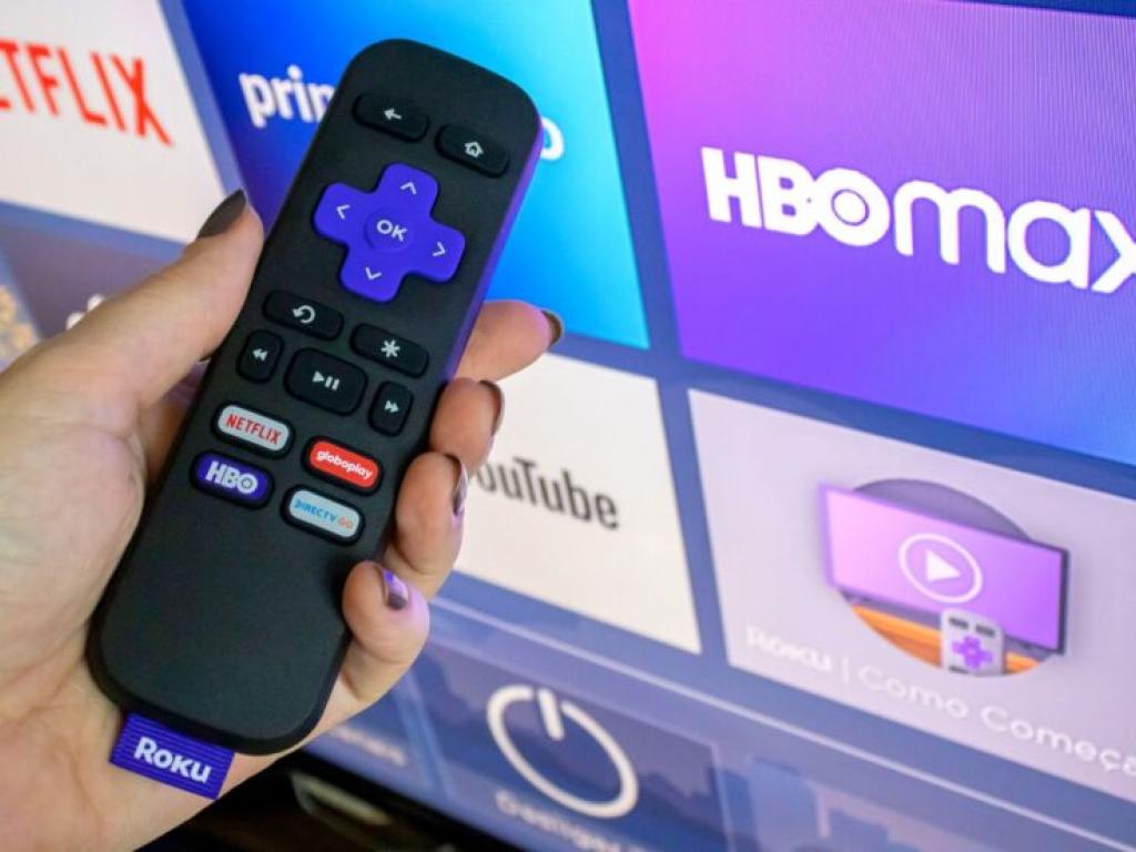 roku-enters-portable-entertainment-market-with-smart-projector