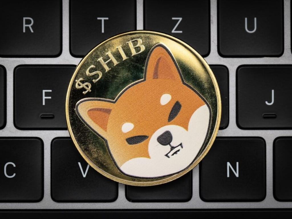  shiba-inu-lead-kaal-dhairya-calls-4-million-hack-serious-incident--vitalik-buterin-says-focus-on-low-risk-defi-than-memecoins 