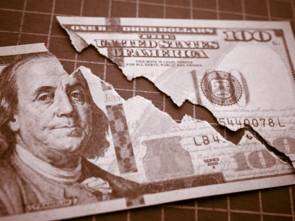  the-dollar-is-still-king-but-losing-clout-faster-than-you-think 