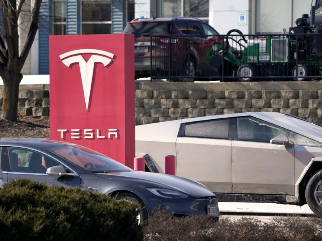  model-y-fails-a-road-test-teslas-production-patent-for-cybercab-and-more-this-week-in-mobility 