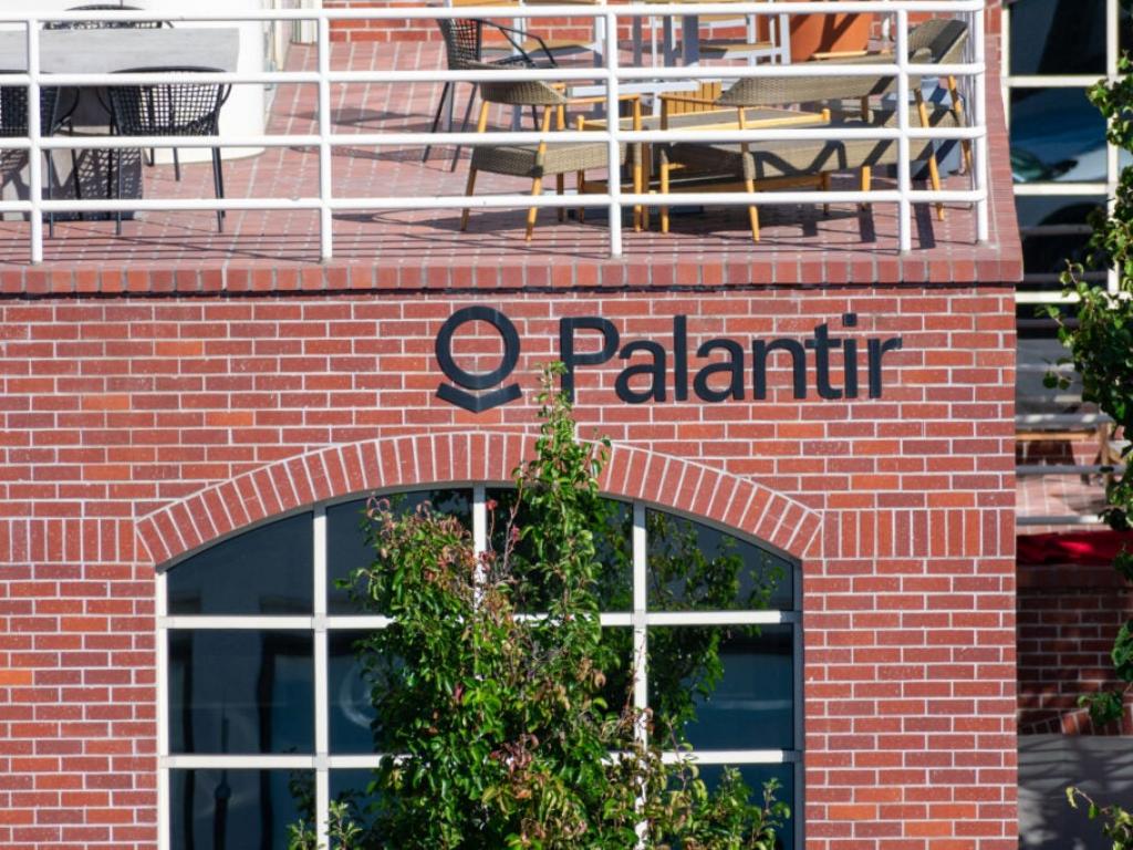  onemednet-teams-up-with-palantir-to-supercharge-ai-in-healthcare 