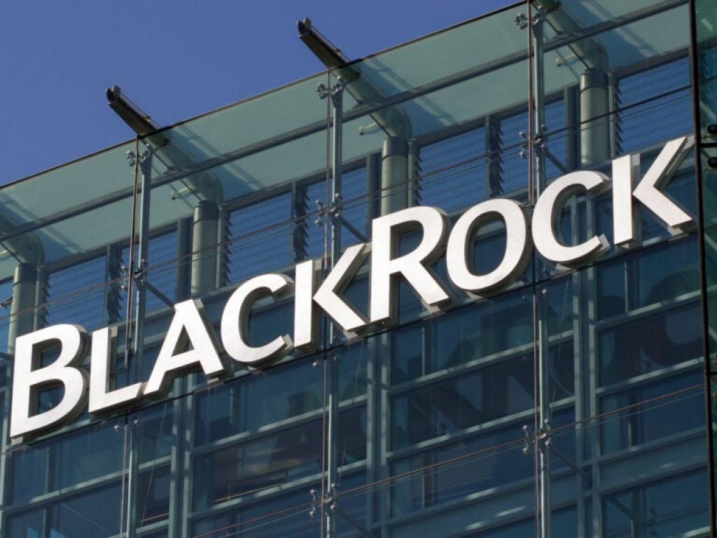  blackrock-ceo-larry-fink-says-theres-a-role-for-crypto-in-the-same-way-there-is-for-gold 