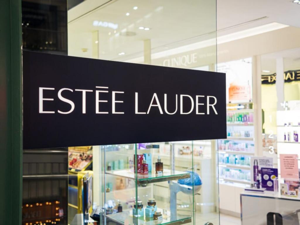  goldman-upgrades-estee-lauder-sees-growth-returning-as-china-travel-retail-stabilize 