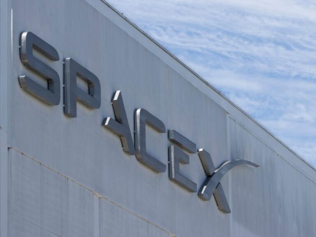  elon-musks-spacex-delays-amazon-kuiper-satellite-launch-to-monday 