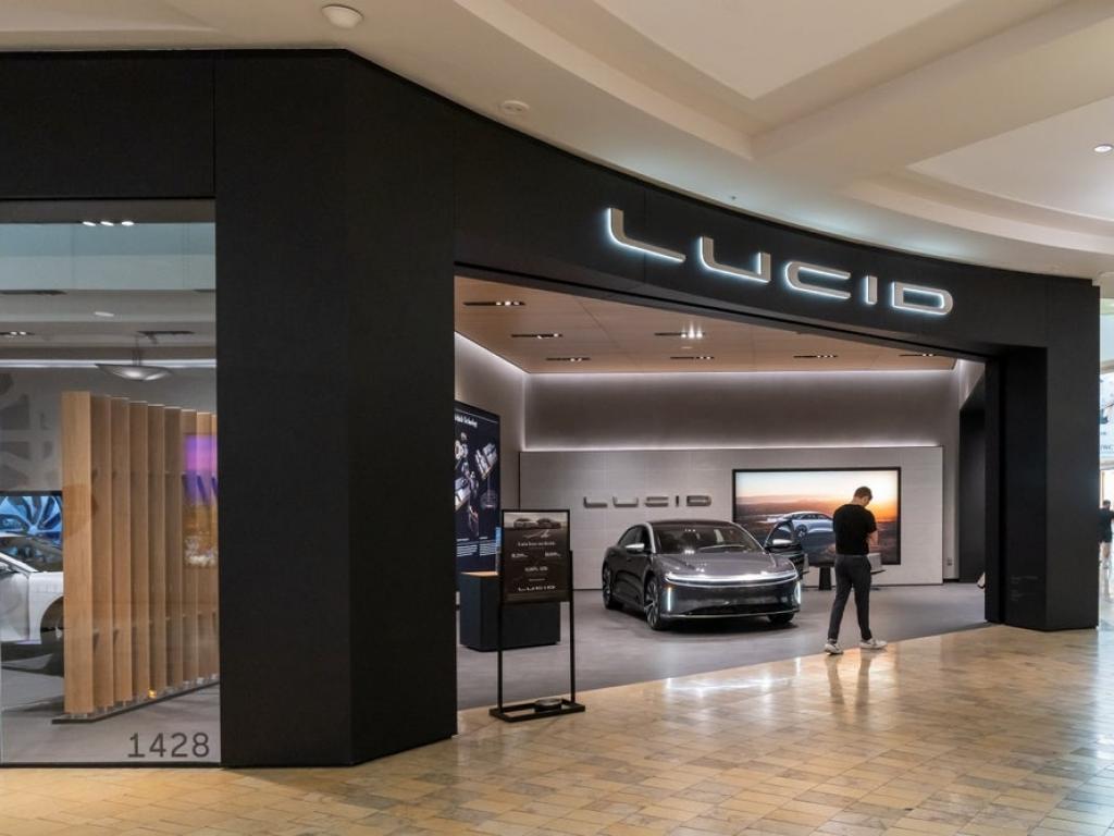  tesla-rival-lucid-rolls-out-gravity-in-canada 