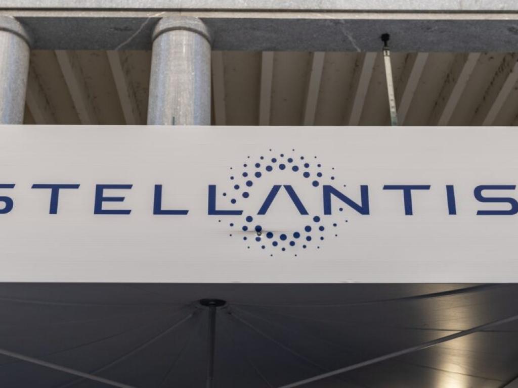  jeep-chrysler-parent-stellantis-delays-ceos-strategic-roadmap-to-h1-2026-amid-planned-10-billion-us-investment-report 