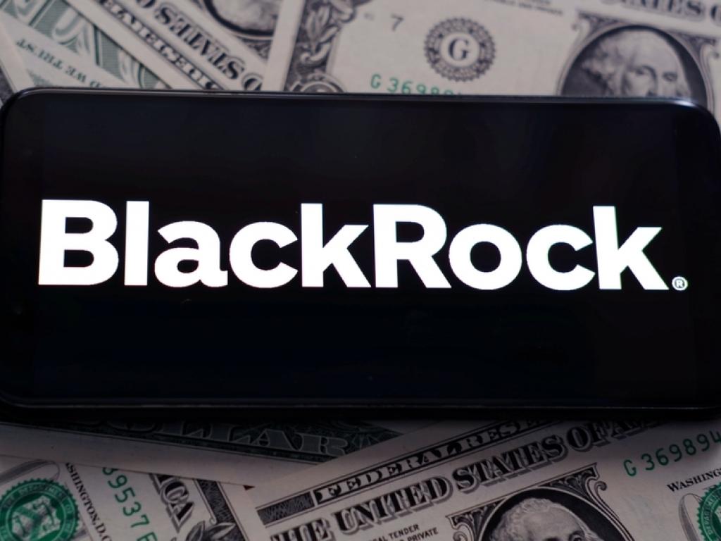  strong-fee-growth-and-citi-mandate-boost-blackrocks-outlook 