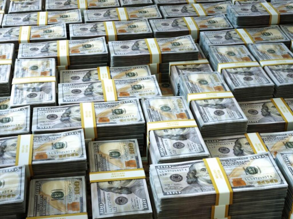  move-over-muskthe-worlds-richest-woman-joined-the-100b-club 