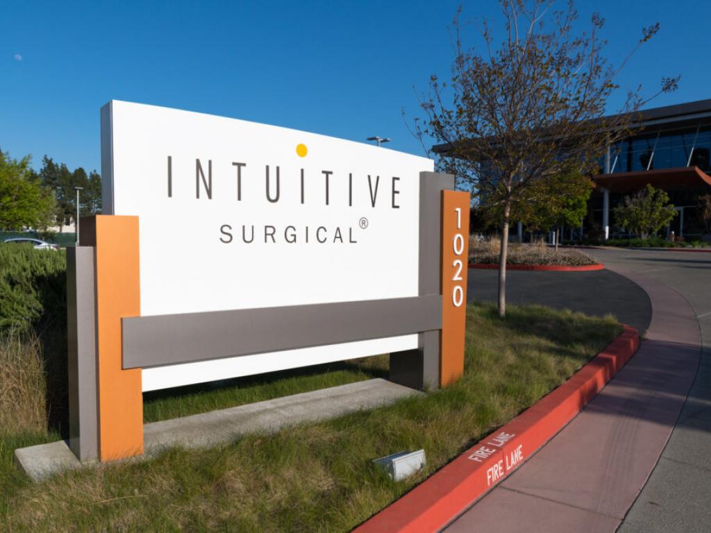 intuitive-surgical-q3-results-ease-bear-market-concerns-analyst-views-headwinds-as-largely-noise