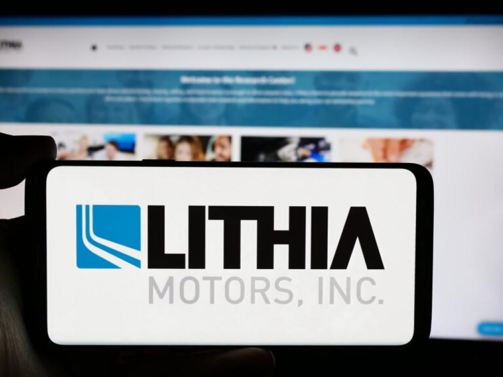  lithia-motors-hits-record-revenue-as-omnichannel-push-pays-off 
