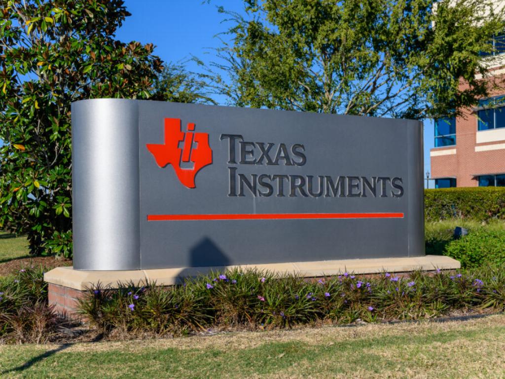  texas-instruments-stock-is-tumbling-today-heres-why 
