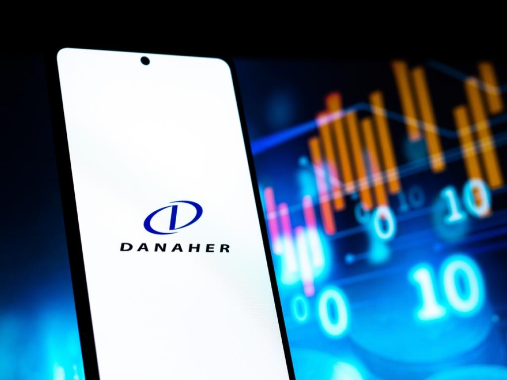  these-analysts-increase-their-forecasts-on-danaher-following-upbeat-q3-earnings 