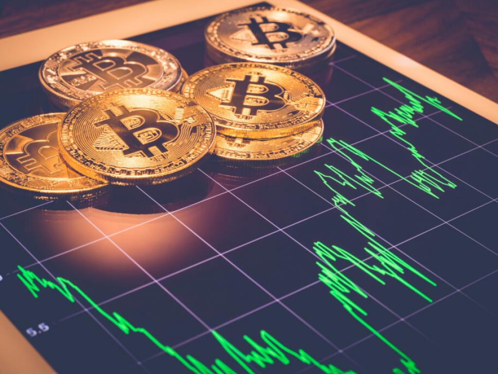 weekend-round-up-crypto-world-buzzes-with-coinbase-cathie-wood-melania-trump-and-bitcoin-news