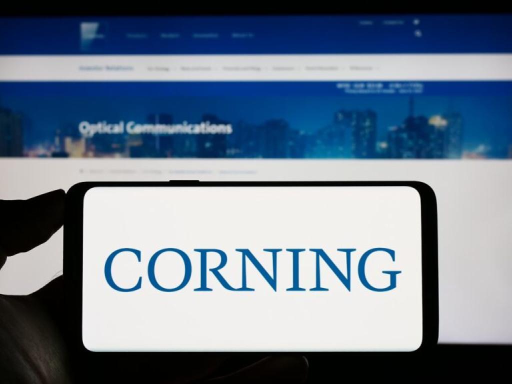  apple-supplier-corning-stock-falls-even-after-q3-beat-gen-ai-and-solar-growth-in-focus 