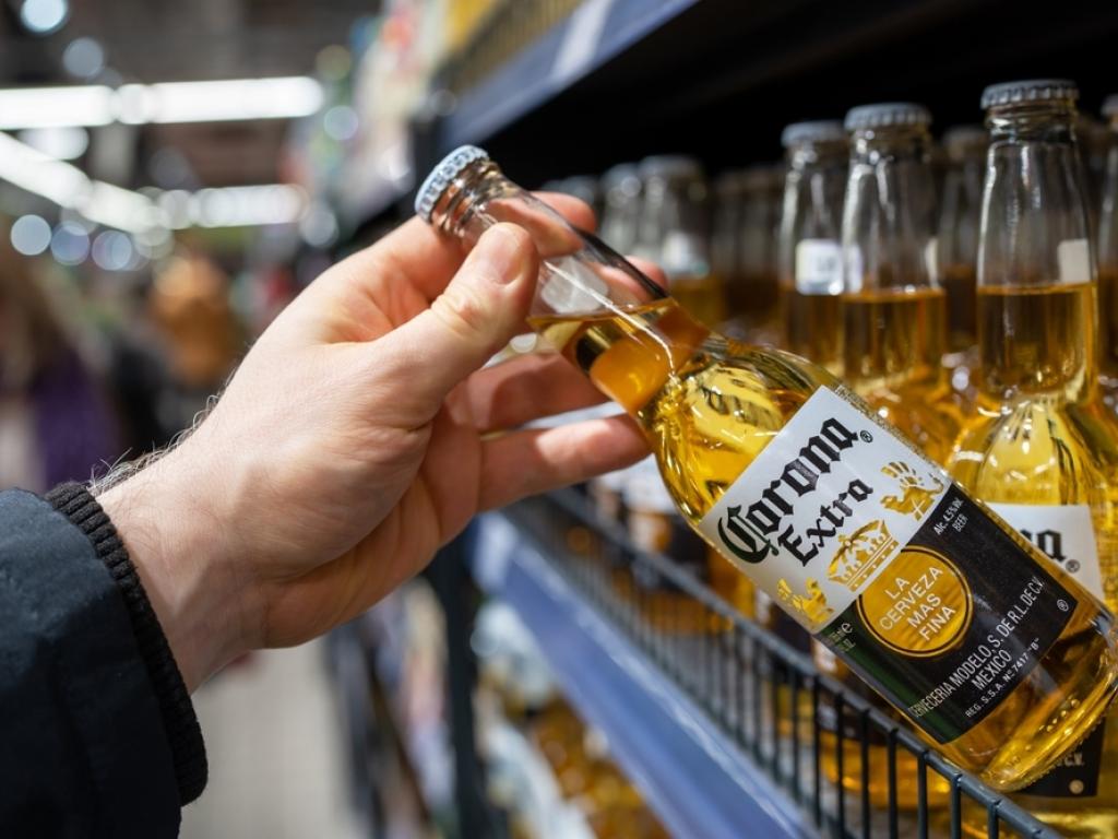  corona-maker-ab-inbev-shrugs-off-slower-volumes-with-profit-beat-and-major-buyback-push 