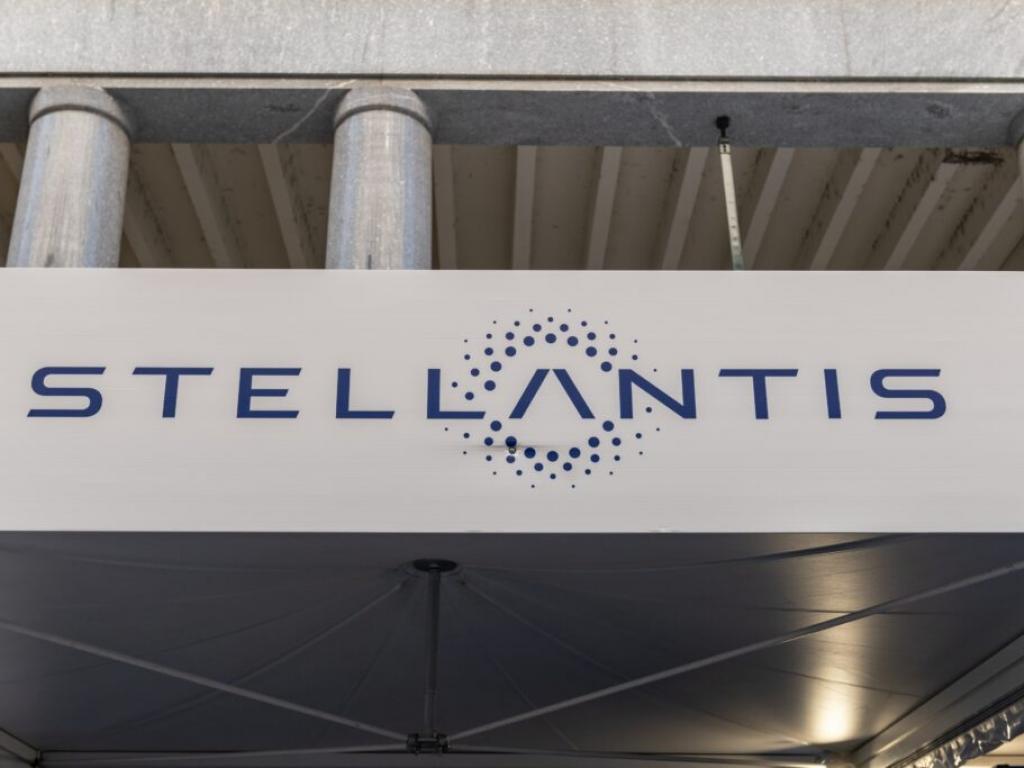  gm-ford-stellantis-supplier-vaults-into-top-10-momentum-stocks--breakout-ahead 