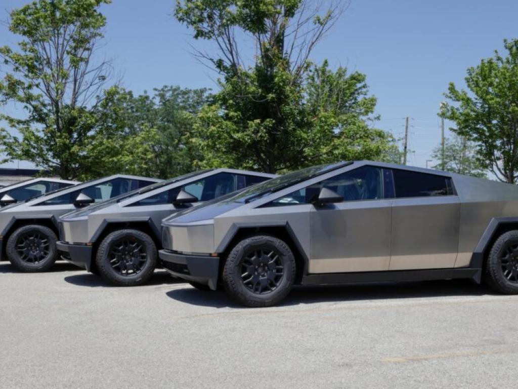  tesla-recalls-over-6000-cybertrucks-for-faulty-off-road-lightbar 