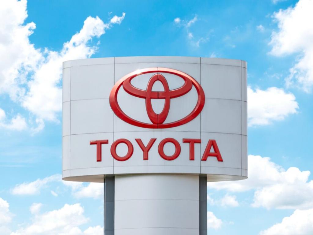  toyota-nissan-may-import-us-made-cars-to-japan-to-woo-trump-report 
