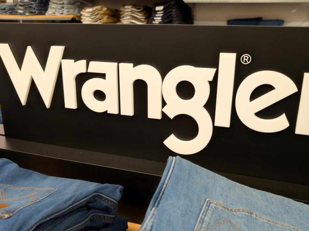  why-is-lee-and-wrangler-parent-kontoor-brands-stock-sinking-monday 