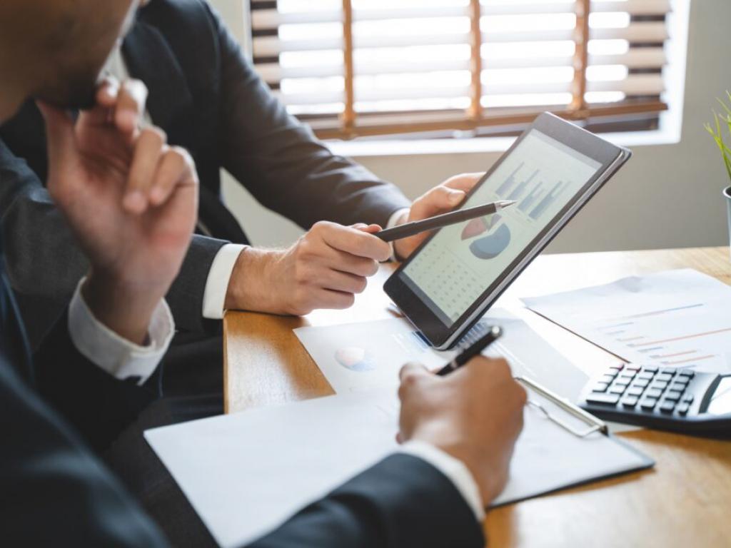  these-three-financial-services-stocks-just-jumped-in-benzinga-momentum-score 