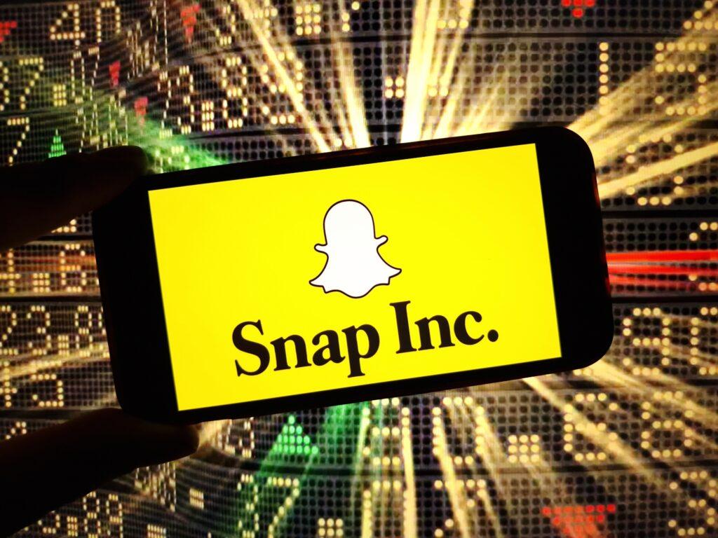  snap-stock-soars-after-q3-earnings-beat-perplexity-ai-deal 