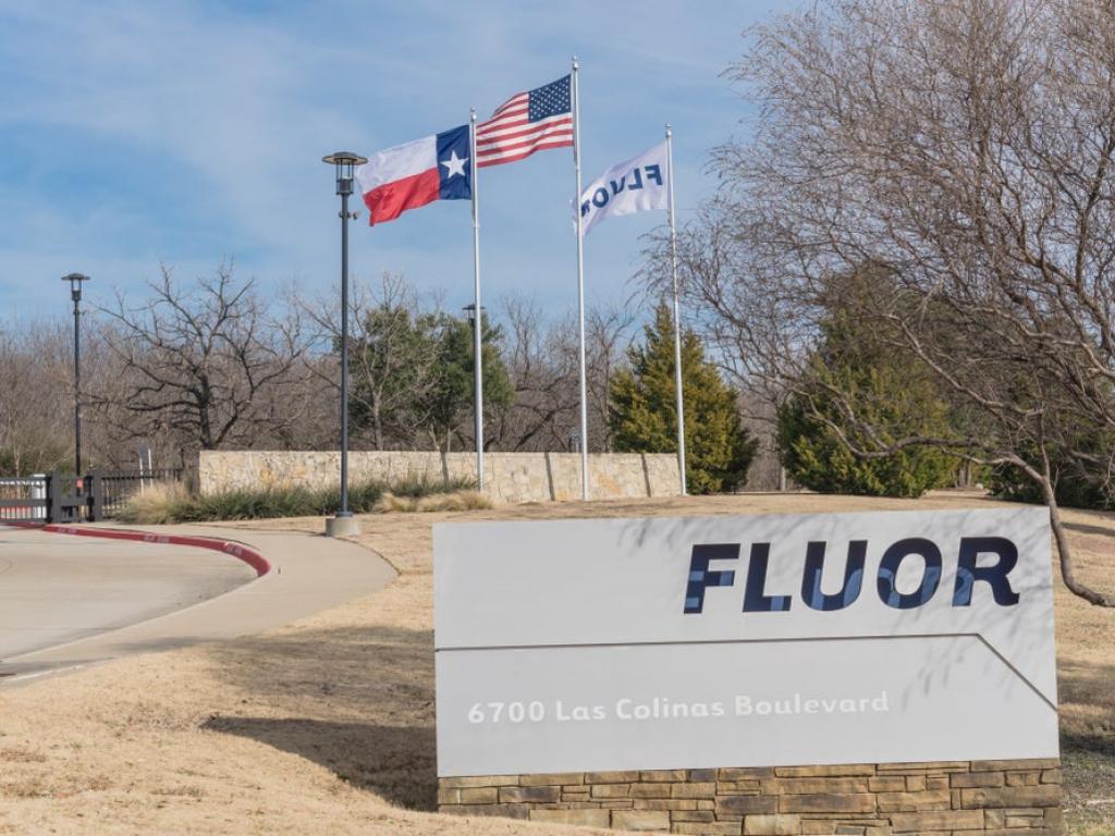  fluor-lifts-2025-profit-outlook-shrugs-off-1-billion-in-project-write-downs 