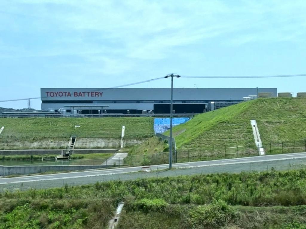  toyota-fuels-us-workforce-with-14-billion-battery-plant 