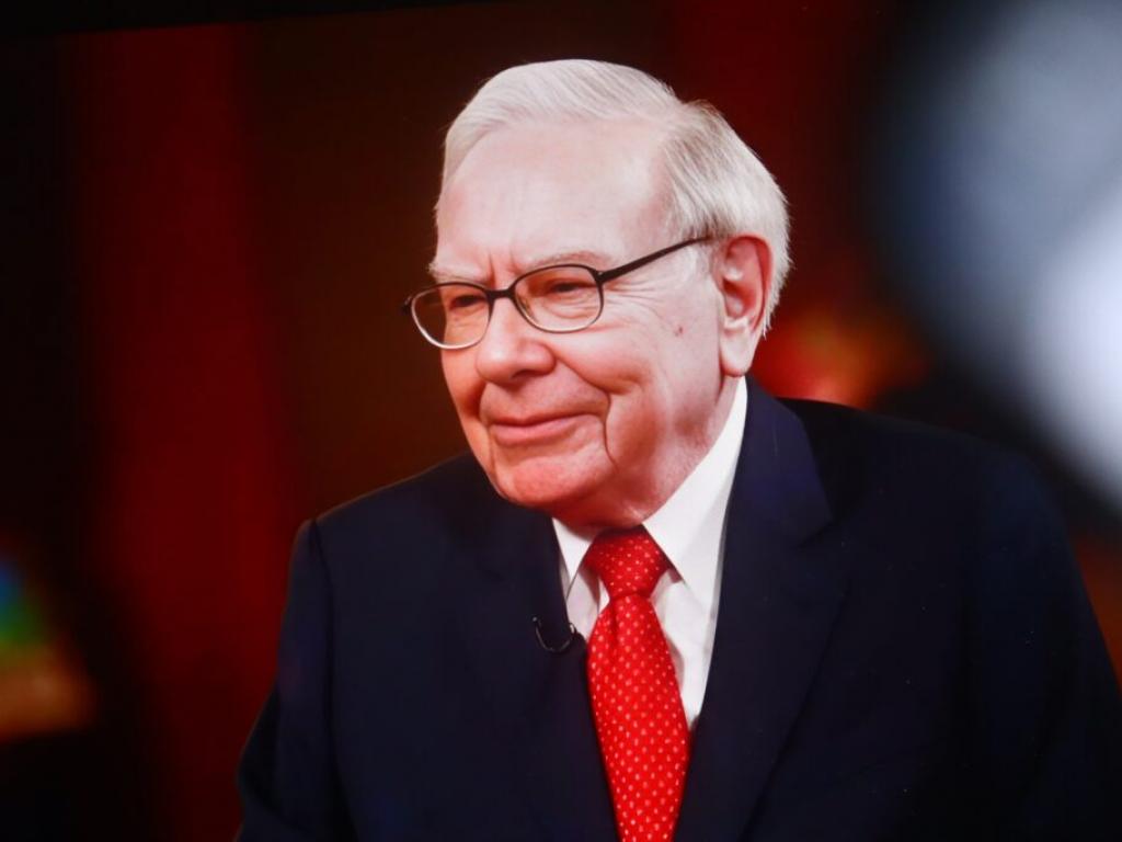  warren-buffett-takes-veiled-dig-at-elon-musk-while-criticizing-ceo-pay-spiral-envy-and-greed-walk-hand-in-hand 