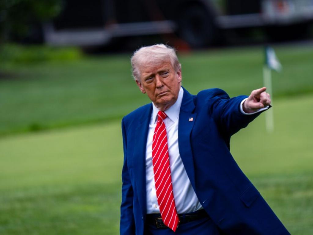  trump-hosts-wall-street-ceos-for-power-dinner-jamie-dimon-larry-fink-david-solomon-on-guestlist 