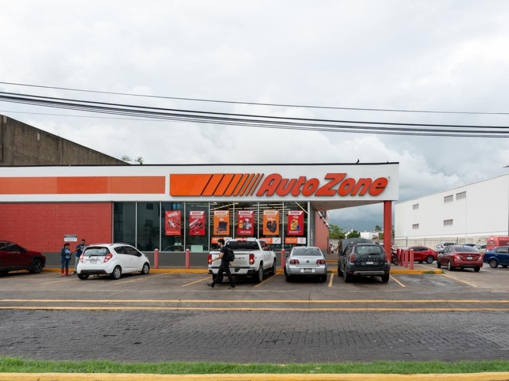  autozones-domestic-do-it-for-me-business-driving-market-share-gains 