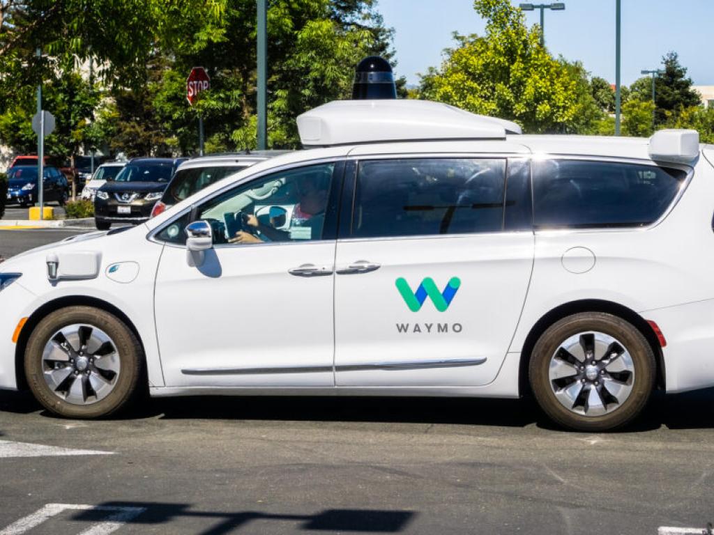  waymo-now-operates-on-more-highways-than-tesla-robotaxi-with-new-expansion-but-theres-one-key-difference 
