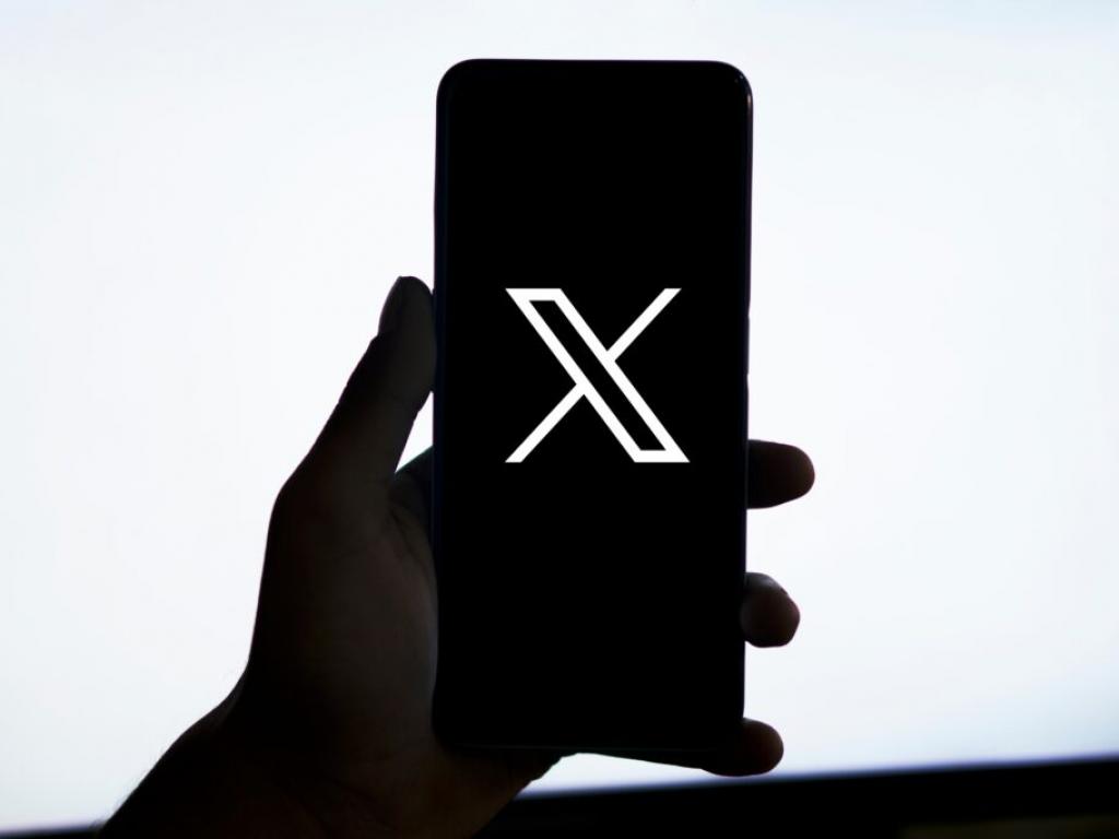  elon-musks-x-clears-first-hurdle-in-lawsuit-accusing-openai-and-apple-of-ai-monopoly 