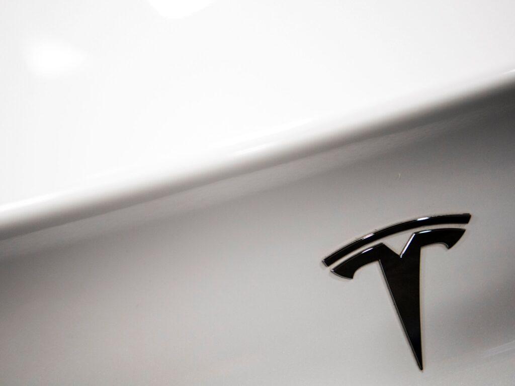  tesla-owner-says-car-drove-his-wife-to-hospital-all-the-way-after-she-got-into-labor-unpredictably-definitely-a-great-car 