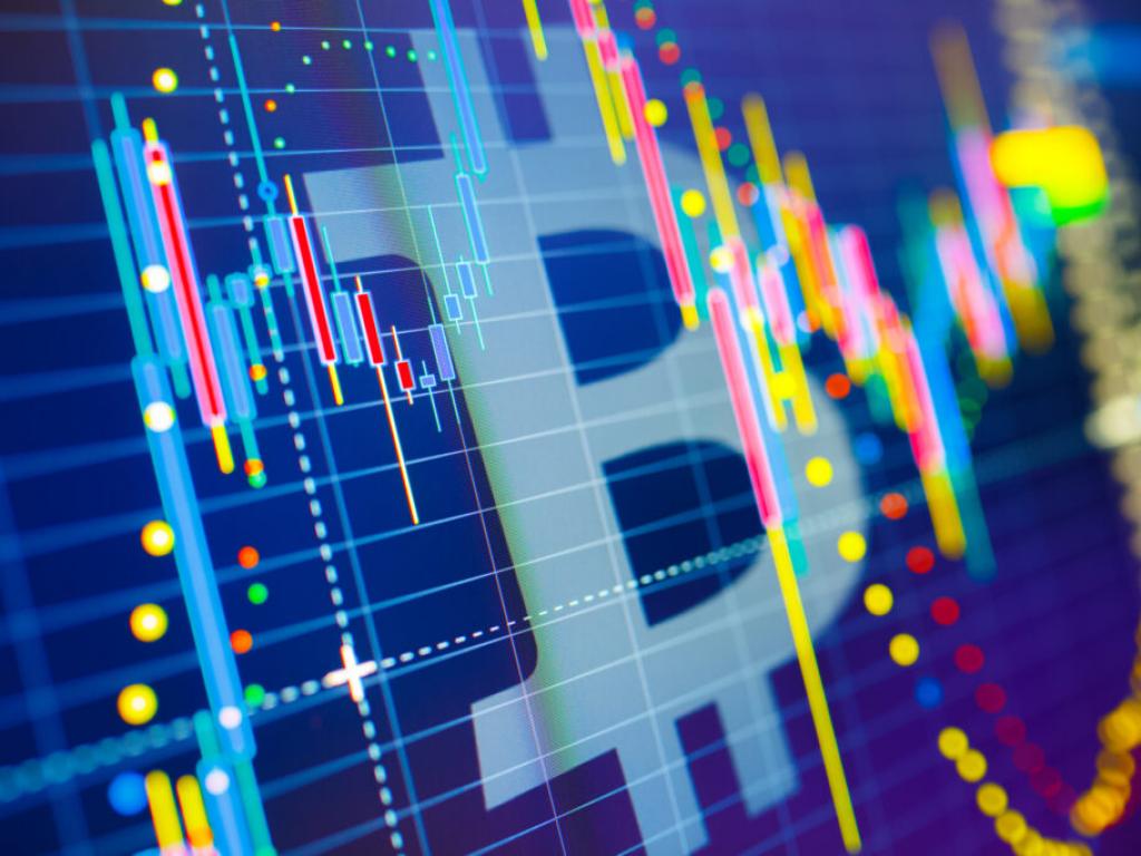  bitcoin-ethereum-dogecoin-dip-while-xrp-ticks-up-analyst-assumes-btc-will-test-new-lows-in-upcoming-week 