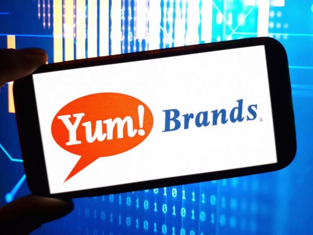  this-yum-brands-analyst-turns-bullish-here-are-top-5-upgrades-for-monday 