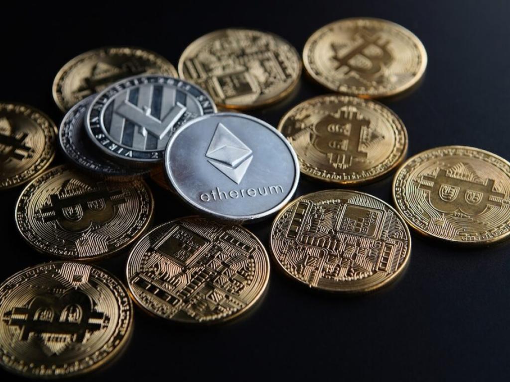  bitcoin-trades-below-90000-as-fed-rate-cut-hopes-fade-ethereum-xrp-dogecoin-struggle-analyst-forecasts-healthy-recalibration-next 