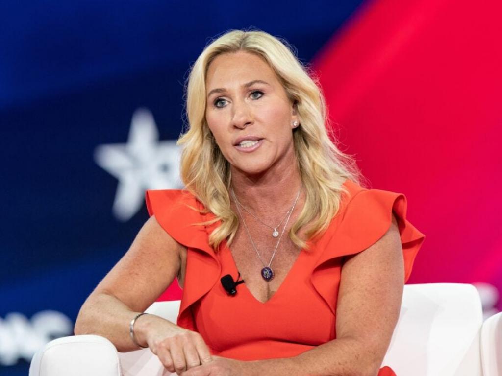  warren-buffett-marjorie-taylor-greene-bet-on-the-same-9-stocks--heres-what-they-know 