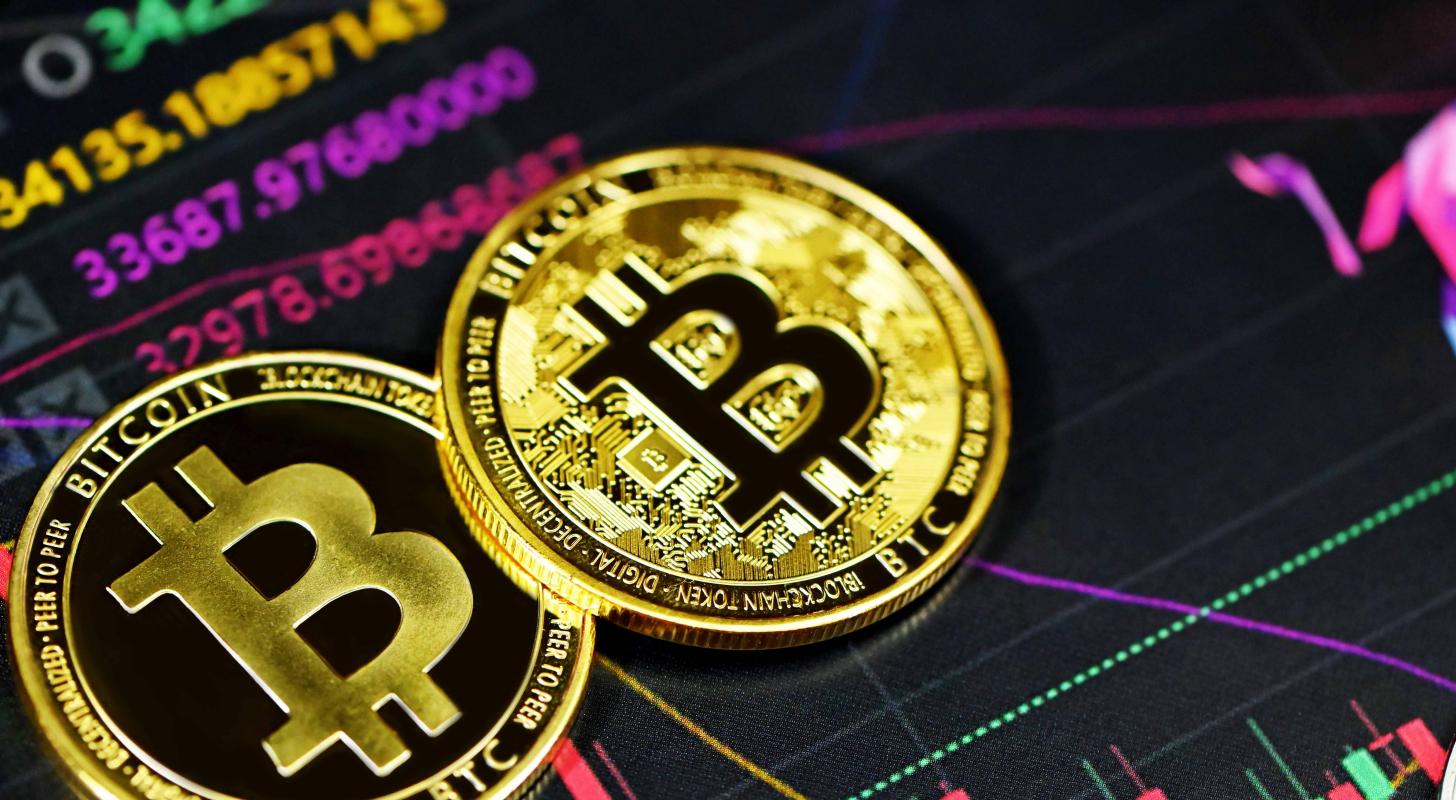 Bitcoin, Ethereum, Dogecoin In ‘Wait-And-See’ Mode Ahead Of Fed Meet: Can A Weaker Dollar Help Cryptos From Here On?