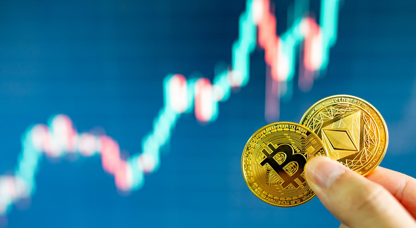 Bitcoin, Ethereum, Dogecoin Shrug Off Tech Earnings For Now: Analyst Asks ‘Does FOMC Matter To BTC?’