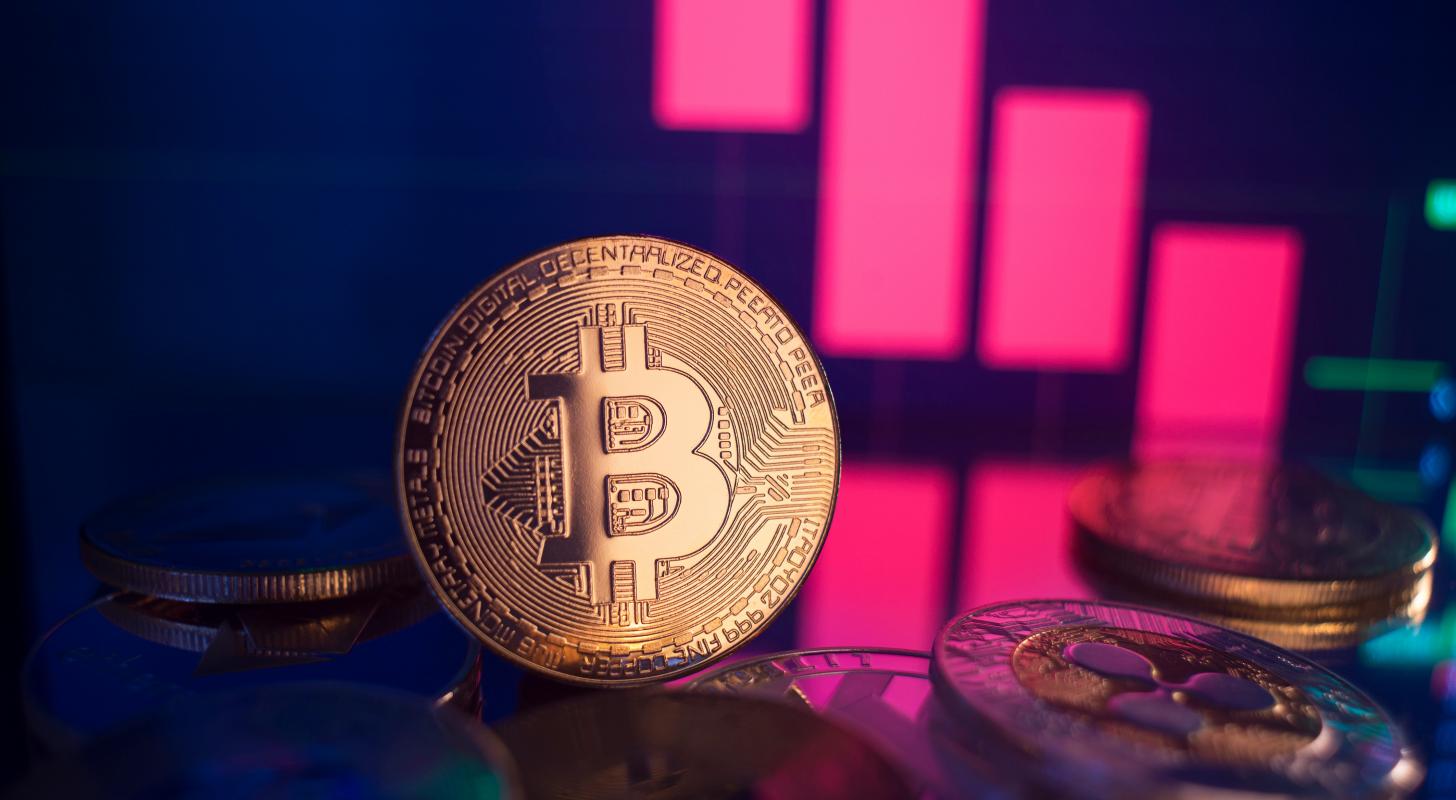 Bitcoin, Ethereum, Dogecoin Slide: Analyst Warns Of ‘Very Volatile’ Week Ahead
