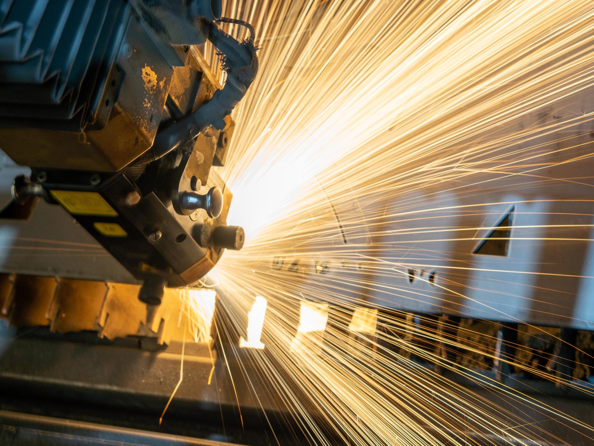 this-robot-run-large-cap-etf-has-less-apple-microsoft-amazon-facebook-compared-to-spy-and-is-bullish-on-these-manufacturing-stocks-instead