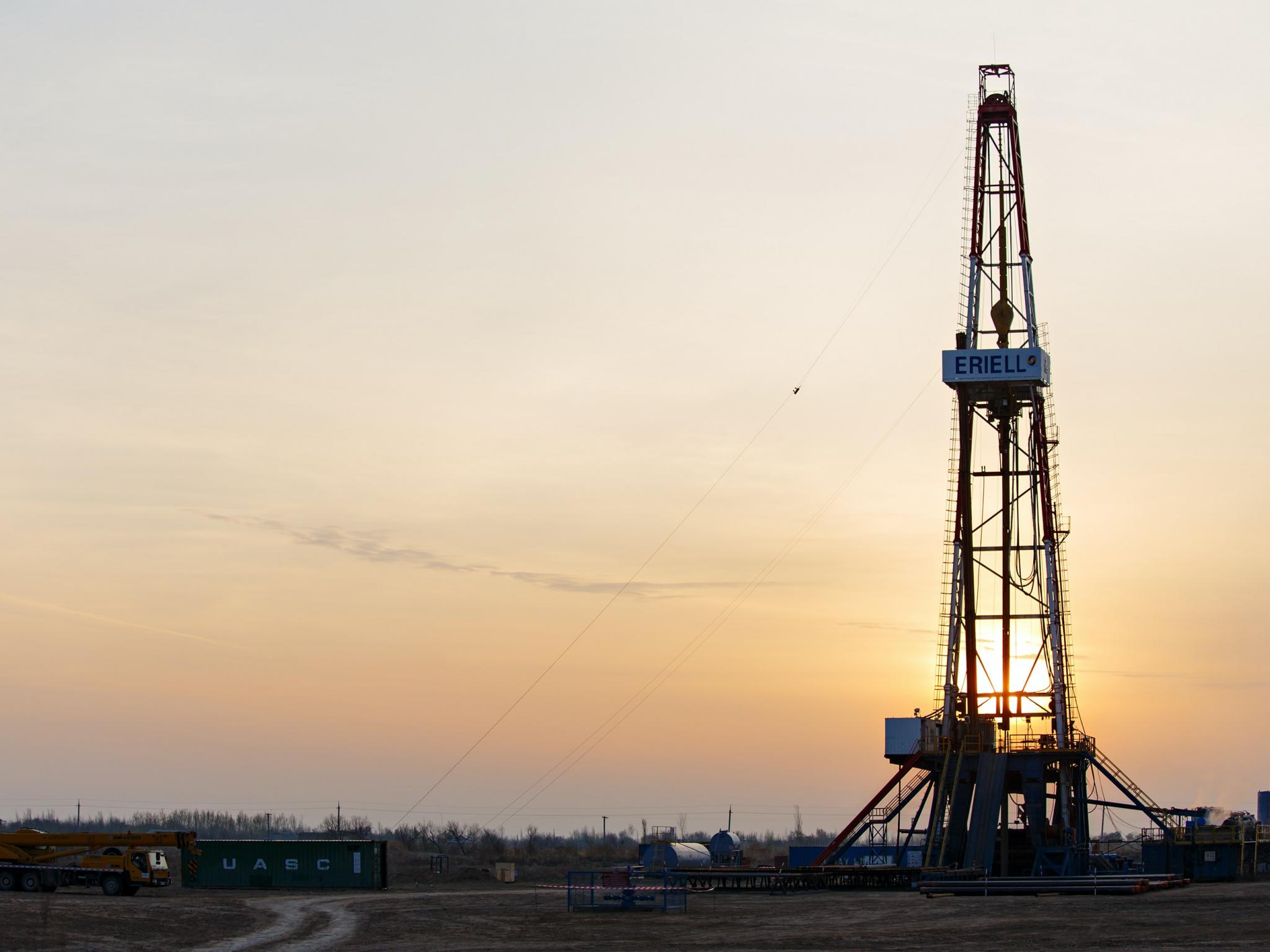  can-oil-giants-play-the-long-game 