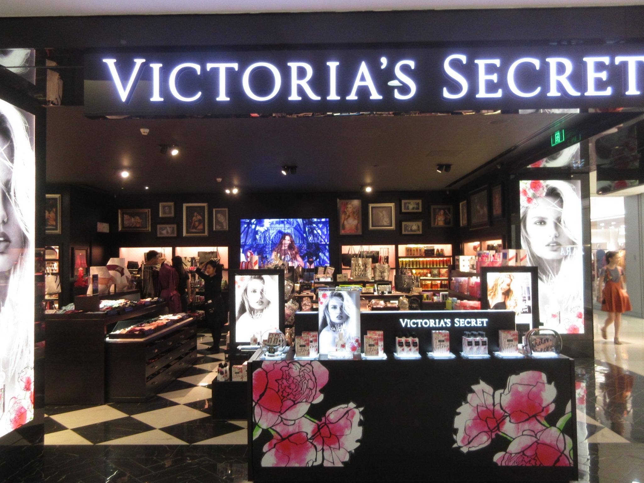 Inflation Hits Victoria's Secret Q2 Performance, Sees Bleak Q3 Outlook