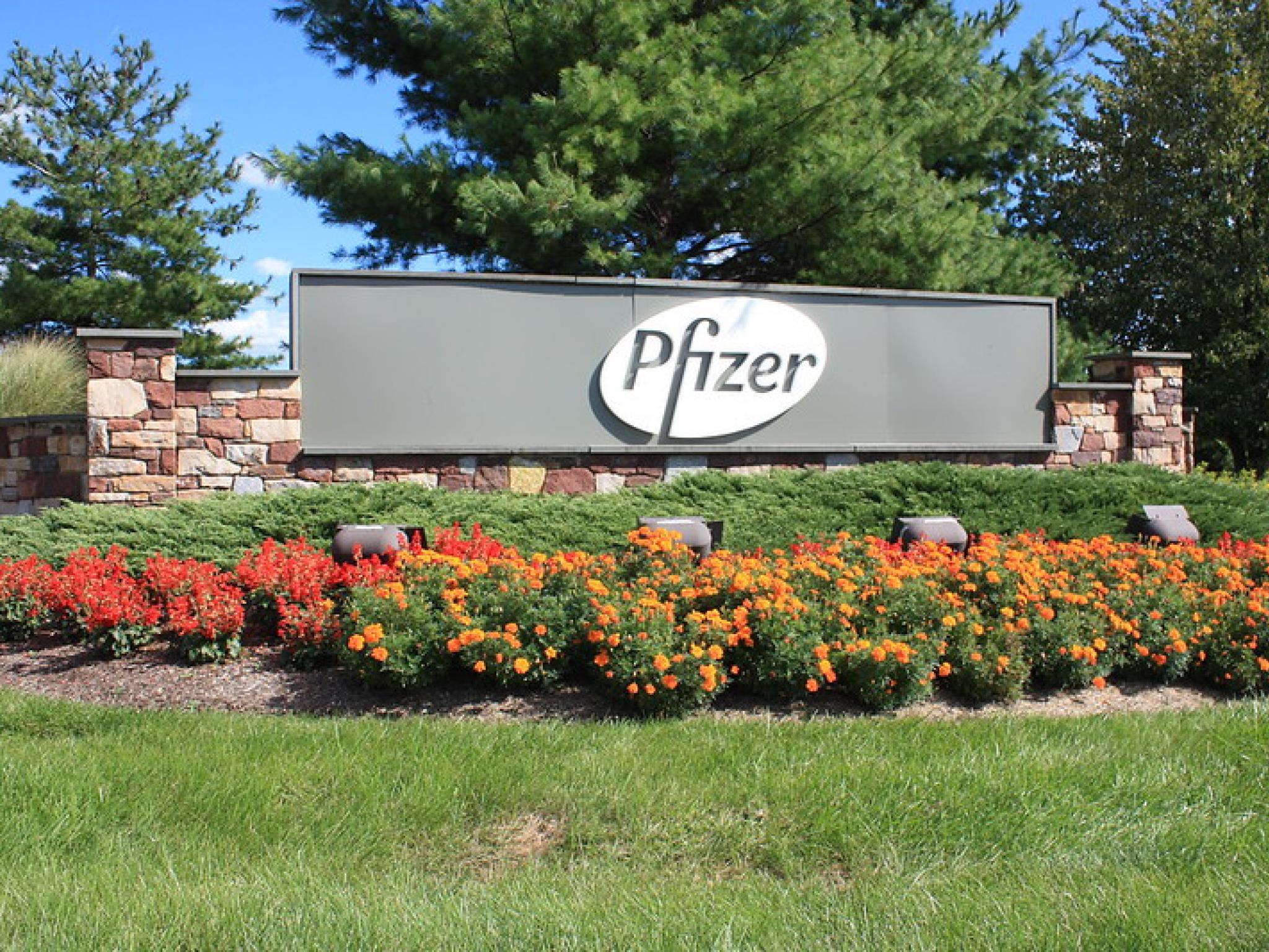 why-is-us-pharma-giant-pfizer-stock-trading-lower-today 
