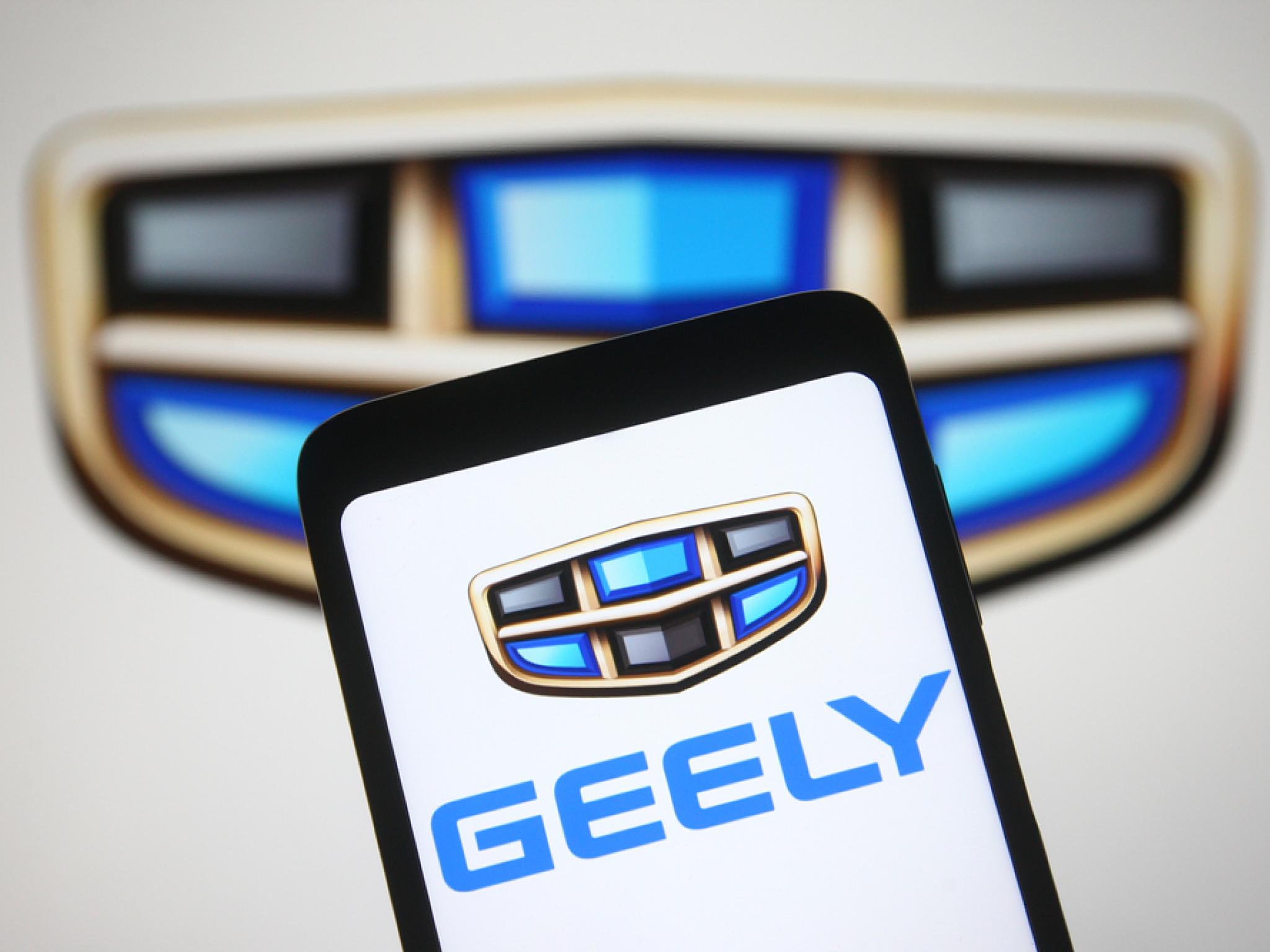  chinas-auto-giants-geely-and-nio-team-up-to-strengthen-battery-swapping-network 