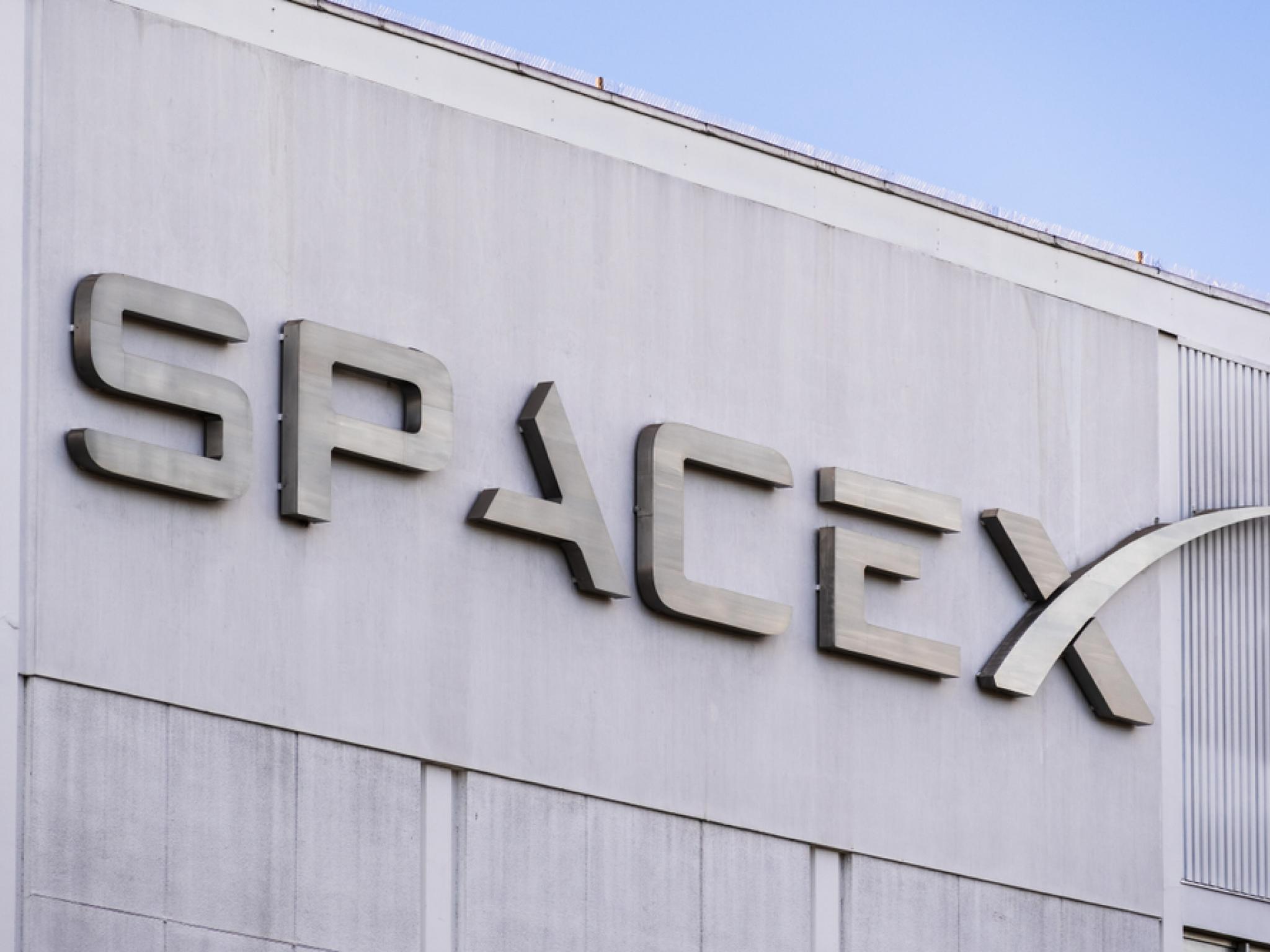  spacex-targets-friday-launch-for-intelsats-is-40e--satellite-aimed-at-boosting-network-coverage 