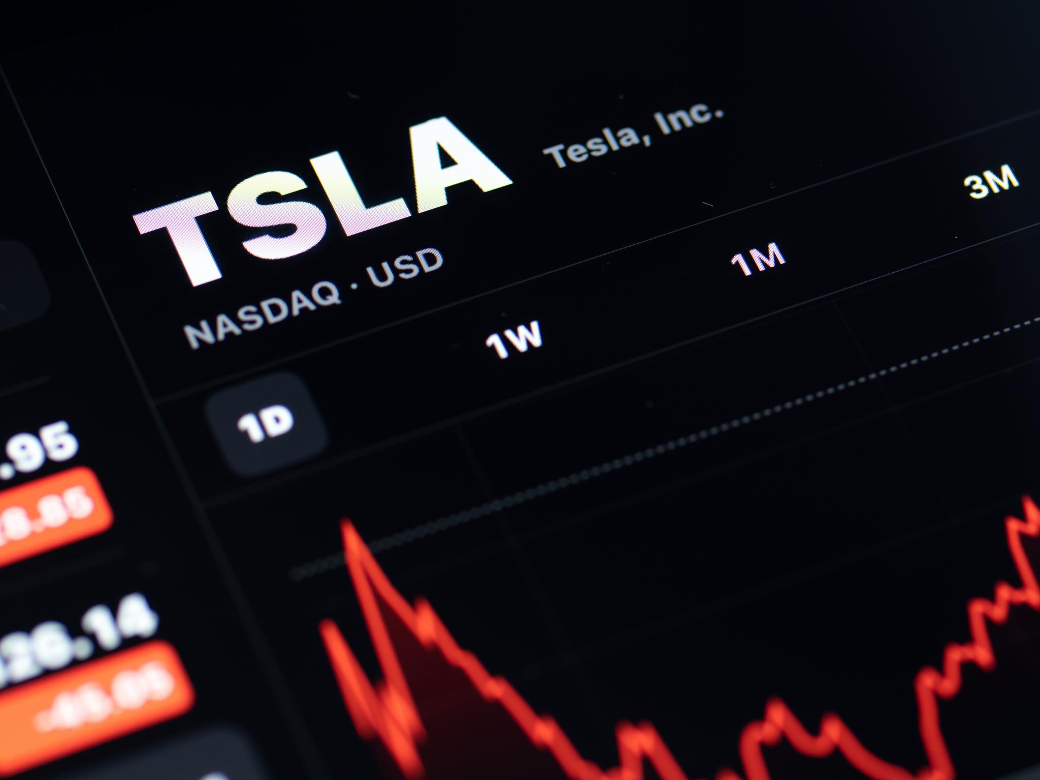  tesla-stalls-dramatically-lags-magnificent-seven-peers-but-divergence-has-developed-a-technical-analysis 