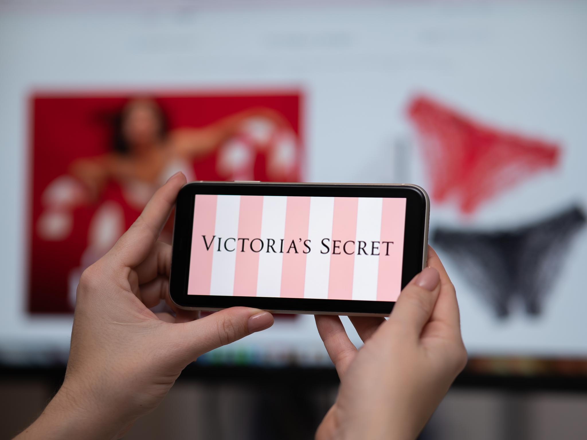  victorias-secret-analysts-note-sluggish-start-to-2024-stock-nosedives-after-q4-report 