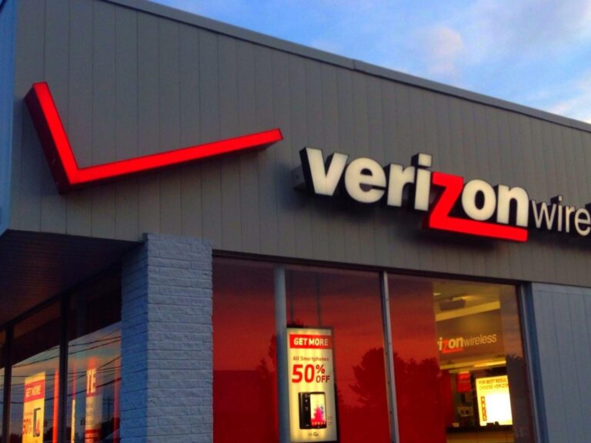  verizons-q1-flat-revenue-bump-in-free-cash-flow-and-stable-2024-outlook 